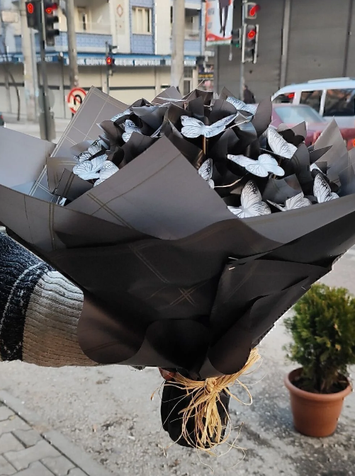 Kelebek Buketi Siyah Beyaz - Sevgililer Günü Özel